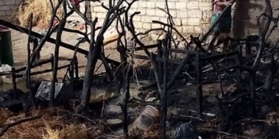 مليشيات الحوثي تحرق منزل مواطن عقب إستهداف الأحياء السكنية في مدينة حيس 