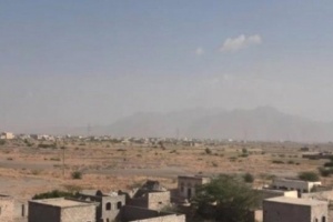 مليشيا الحوثي تعتدي  على الأحياء السكنية في حيس. 