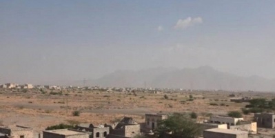 مليشيا الحوثي تعتدي  على الأحياء السكنية في حيس. 