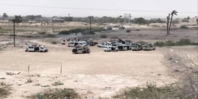  نقطة أمنية بلحج تحتجز 8 حافلات تقل عشرات الجنود الفارين القادمين من مأرب