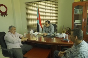 السقطري يبحث مع مكتب الأشغال بعدن معالجة آثار السيول والإجراءات الوقائية من الأوبئة والأمراض