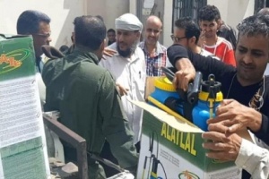 عدن .. مأمور التواهي يدشن حملة رش للوقاية من “كورونا”