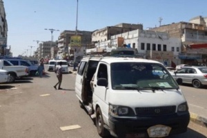 رغم انخفاض الوقود .. مواطنون يشكون أسعار المواصلات بعدن
