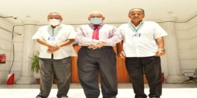 عدن.. الوالي يبحث مع نقابة النقل خفض تعرفة المواصلات للمواطنين.