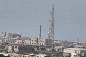 مليشيا الحوثي تقصف منازل المواطنين شرق مدينة الحديدة.