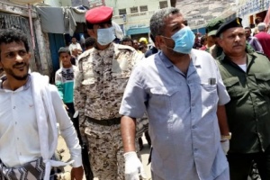 مدير عام مديرية المعلا يشرف على تطبيق قرار إغلاق سوق القات بالمديرية 