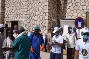 تحت شعار (الجنوب يتحد ضد كورونا) إنتقالي حضرموت يدشن حمله الرش والتعقيم بمستشفى سيئون.