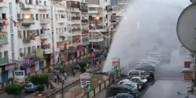 انفجار انبوب ضخ المياه في الشارع الرئيسي بالمعلا 