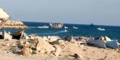 خفر السواحل في المهرة تضبط زورق محمل بالأسلحة قبالة سواحل المحافظة 
