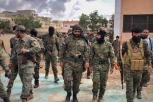 قائد قوات الحزام الأمني بعدن يزور القطاع الثامن ويطلع على الجاهزية الأمنية