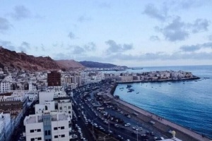 يحدث الان .. سقوط أمطار غزيرة على مديريات العاصمة عدن 