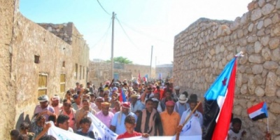 لليوم التالي على التوالي .. مظاهرات جماهيرية حاشدة في سقطرى احتجاجا على سياسات الاخوان