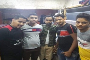 الأمانة العامة للمجلس الانتقالي يكرم الشباب الذين قاموا بإنقاذ مسن من الأمطار في العاصمة عدن 