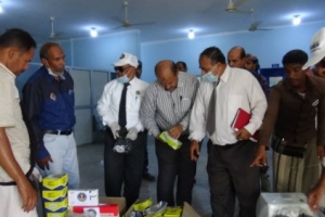 لجنة مكافحة كورونا بانتقالي حضرموت تزور غير باوزير وتدعم مستشفاها بالمستلزمات الطبية والوقائية  