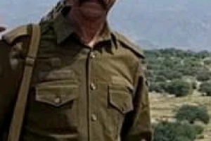 قائد اللواء الاول صاعقة يعزي آل مانع بوفاة الفقيد ناصر محمد مانع ( النخرة )