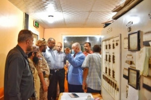 الوالي يوجه بحل أزمة محطة البرزخ لضمان توفير مياه الشرب في العاصمة عدن 