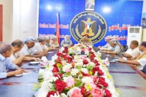 بن بريك يلتقي بعدد من وزراء الدفاع السابقين وأعضاء بالهيئة العسكرية الجنوبية 