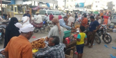 مواطنون بلحج لعدن تايم : تأمين قوت أولادنا أولى من حظر التجوال