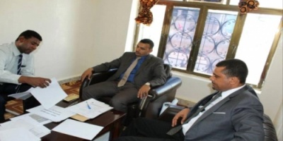  صحفي جنوبي : محافظ سقطرى وشقيقه يحاولان الفرار من الجزيرة