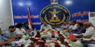 الإدارة الذاتية تبحث مع موردي المشتقات النفطية تأمين إمدادات العاصمة عدن بالوقود.