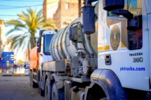 دائرة الشباب والرياضةفي المجلس الانتقالي تدشن ملة لشفط مياه الامطار في عدن