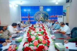 بن بريك يلتقي مأموري عدن ويؤكد ان تقاعس الحكومة اوصل المدينة لهذه الحالة