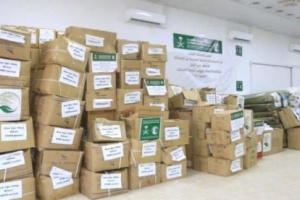 مركز الملك سلمان يزود سيئون بمساعدات طبية.
