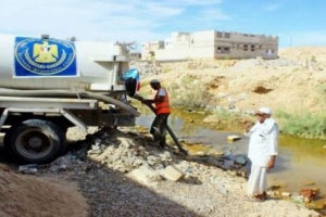 إنتقالي إنتقالي غيل باوزير ينفذ حملة لشفط المياه الراكدة بالمديرية
