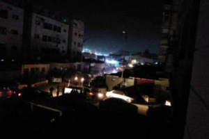 عدن.. الأمن يفرق حشودا في سوق قات المنصورة 