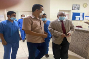الوالي يتفقد جرحى جبهات القتال الدائرة في محافظة أبين