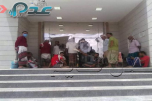 البنك المركزي بلحج يغلق أبوابه في وجه أمناء الصناديق 