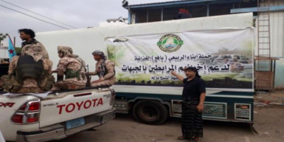  قبيلة آل الربيعي بيافع تقدم قافلة غذائية للقوات الجنوبية في الشيخ سالم