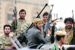 عكاظ: الحوثيون احترفوا انتهاك القوانين الدولية