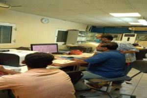 كهرباء عدن تعد بعودة تدريجية للتيار الكهربائي لاحياء العاصمة