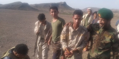  اركان اللواء العاشر صاعقة يتفقد الجنود المرابطين في مواقع الشرف والبطولة ويقدم لهم هدايا عيدية 