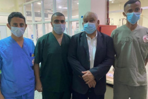 الدكتور الوالي يتفقد أحوال الجرحى والمرضى الجنوبيين في عدد من مستشفيات العاصمة عدن