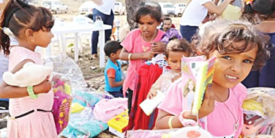  خليفة الانسانية ترسم البسمة على وجوه اطفال سقطرى بهدايا العيد 