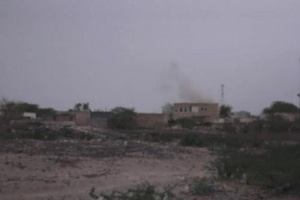 ضمن خروقاتها للهدنة.. مليشيا الحوثي تقصف منازل المواطنين في حيس.