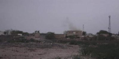 ضمن خروقاتها للهدنة.. مليشيا الحوثي تقصف منازل المواطنين في حيس.