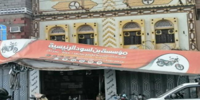  الرياح تقتلع واجهات محال في الحبيلين