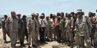 قائد المنطقة العسكرية الرابعة يتفقد جبهات القتال شمال محافظة الضالع 