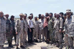 قائد المنطقة العسكرية الرابعة تفقد الخطوط الأمامية لجبهات محور الضالع.