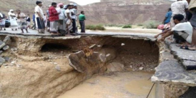  السيول تتسبب بقطع الطريق الدولي بين حضرموت والمهرة