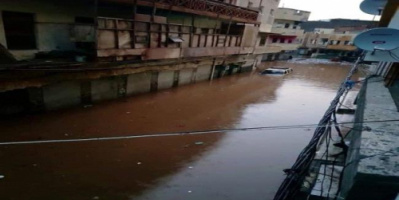 مياة الامطار تغرق حي كريتر بعدن