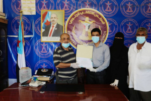 رئيس انتقالي حضرموت يلتقي إدارة مركز ابن الوليد الطبي الخيري بالمكلا