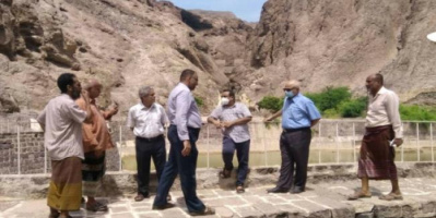انتقالي العاصمة عدن يناقش مع مدير مؤسسة المياه آلية شفط مياه الأمطار الراكدة بالصهاريج وأضرار حي القطيع بكريتر.