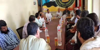 رئيس انتقالي الضالع ووكيل المحافظة يناقشان مع مدراء فروع البنوك ومحلات الصرافة الية عمل الادارة الذاتية