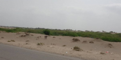 قصف مدفعي وصاروخي حوثي يستهدف القرى والمزارع بالجبلية