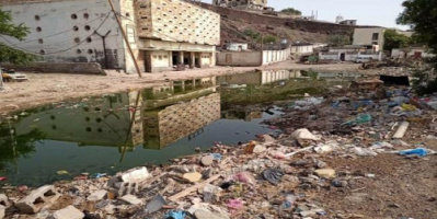 سكان منطقة حقات معاشيق يشكون مستنقعات مياه الامطار