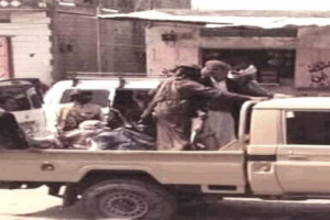 اطقم مليشيات الاصلاح تؤمن خط سير قيادات إخوانية فرت من شقرة إلى شبوة